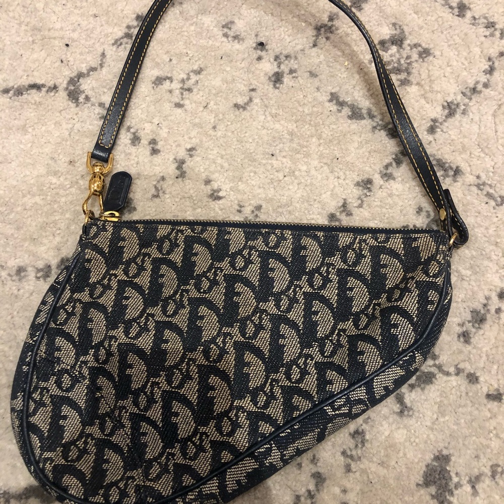 CHRISTIAN DIOR Monogram Mini Saddle Pochette.